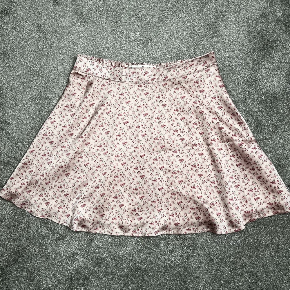Hollister silky floral skirt 🌸
